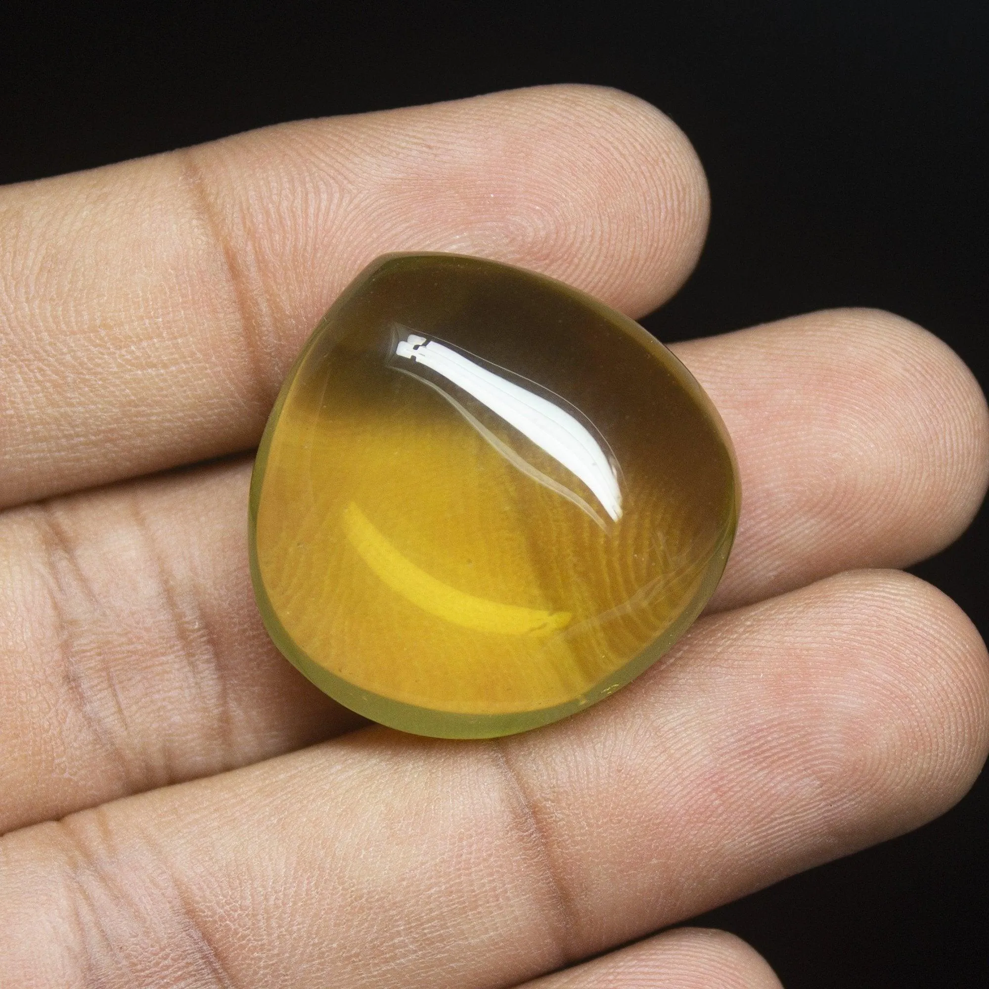 61.5 carats, 27x27mm, Natural Lemon Quartz Smooth Polished Heart Cabochon Loose Gemstone