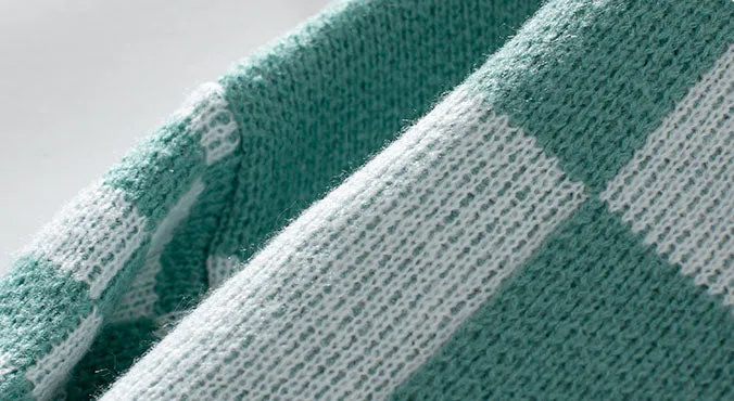 Elegant Women's Sweater with Fashionable Checked Design