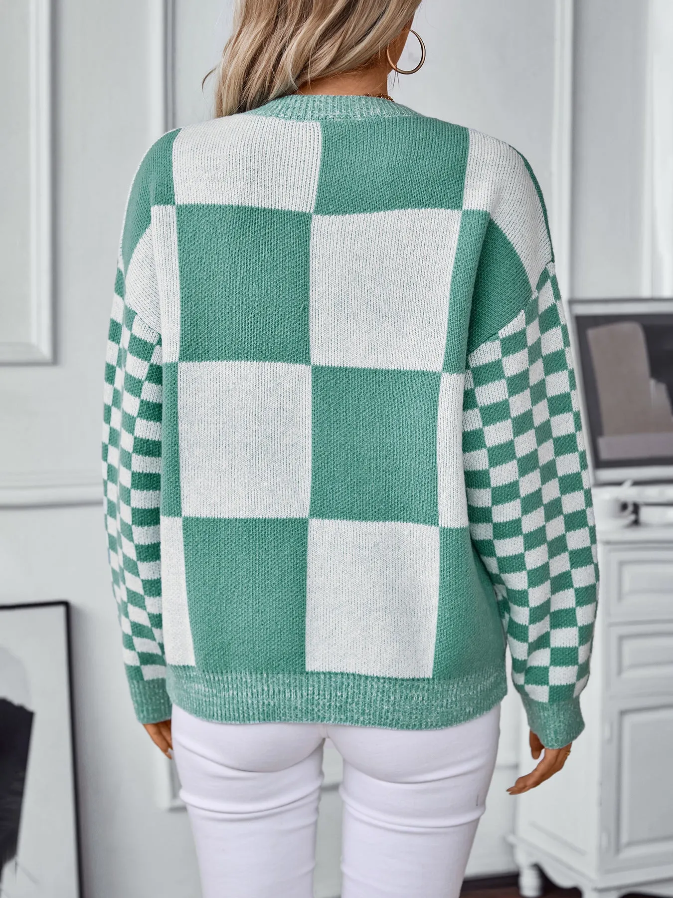 Elegant Women's Sweater with Fashionable Checked Design