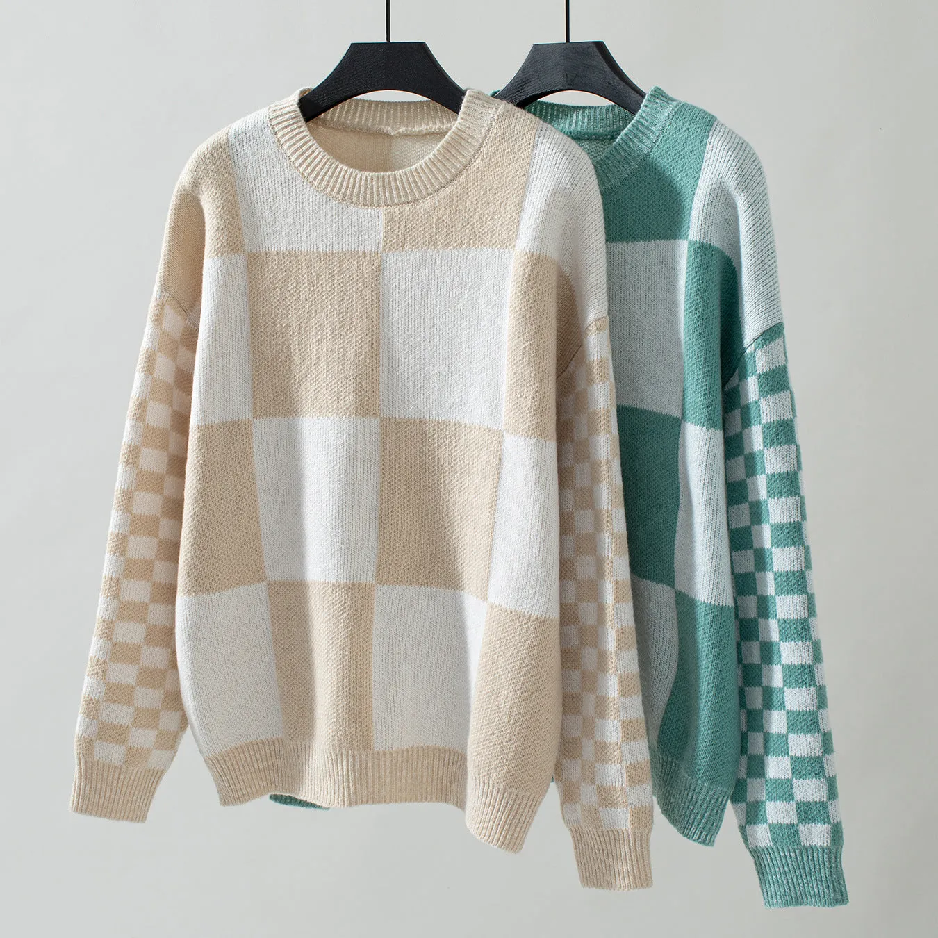 Elegant Women's Sweater with Fashionable Checked Design