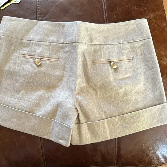 Juicy Couture Nautical Inspired Gold linen cuffed shorts SZ 8 NWT