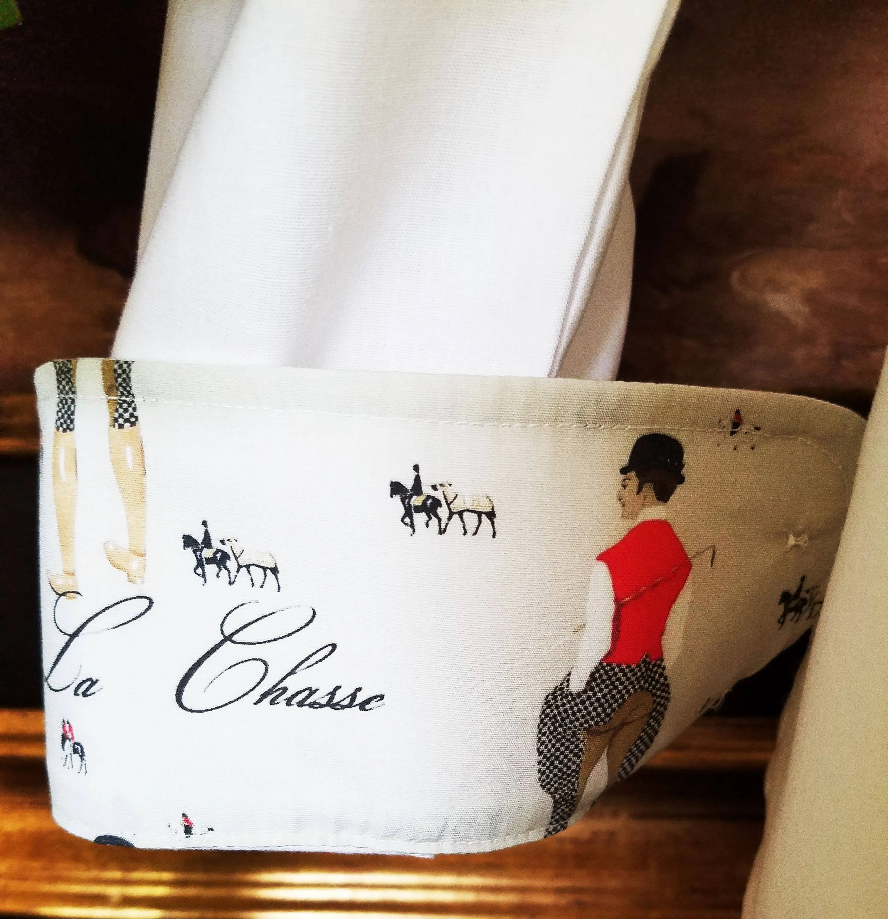LA CHASSE ON WHITE