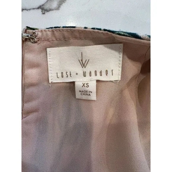 Lost   Wander NEW Luau on the Beach Shorts Size XS