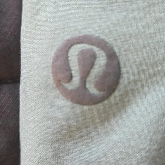 Lululemon Run Times Short II *4&quot; - 6 Toothpaste