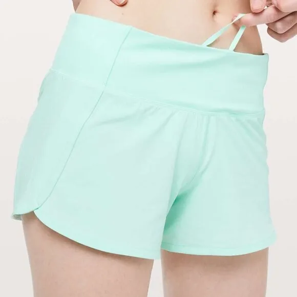 Lululemon Run Times Short II *4&quot; - 6 Toothpaste