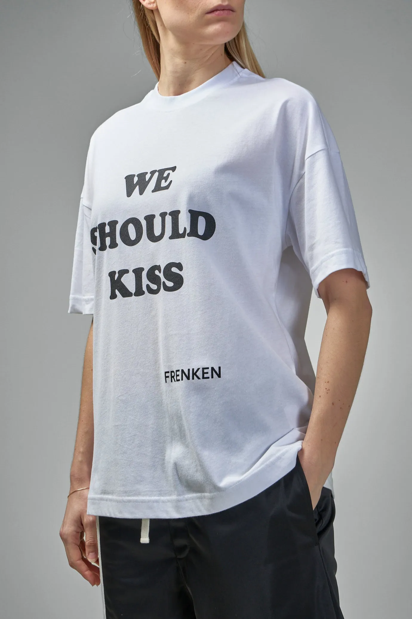 Tee We Should Kiss