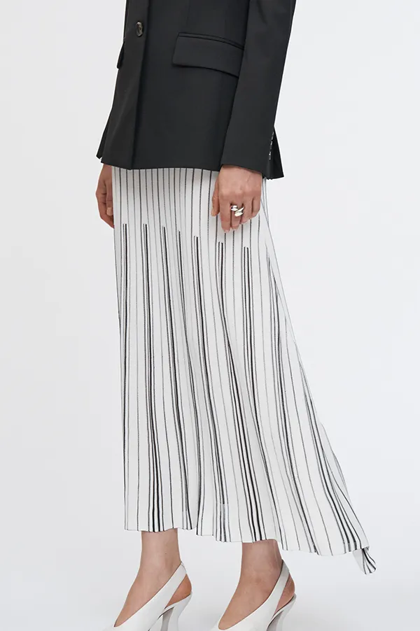 Variegated Pleat Skirt in Off White