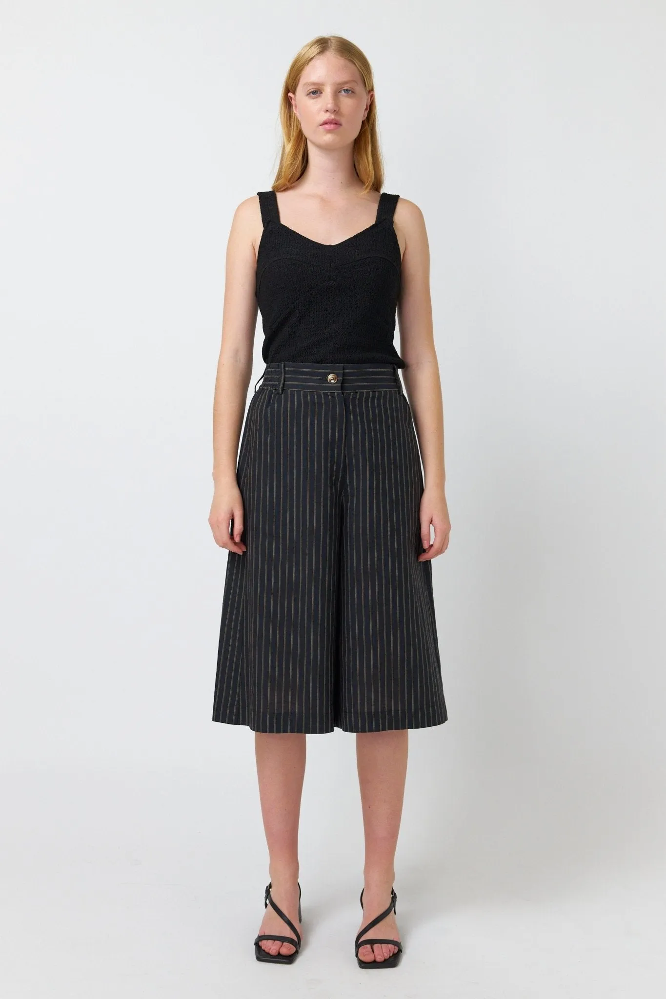 Veda Shorts | Black
