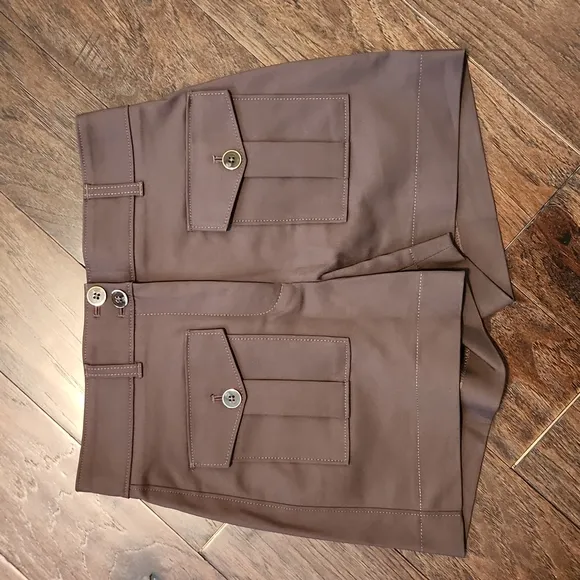 WHITE HOUSE BLACK MARKET DARK BROWN HIGH RISE 4 INCH CARGO SHORTS SIZE 0 NWT