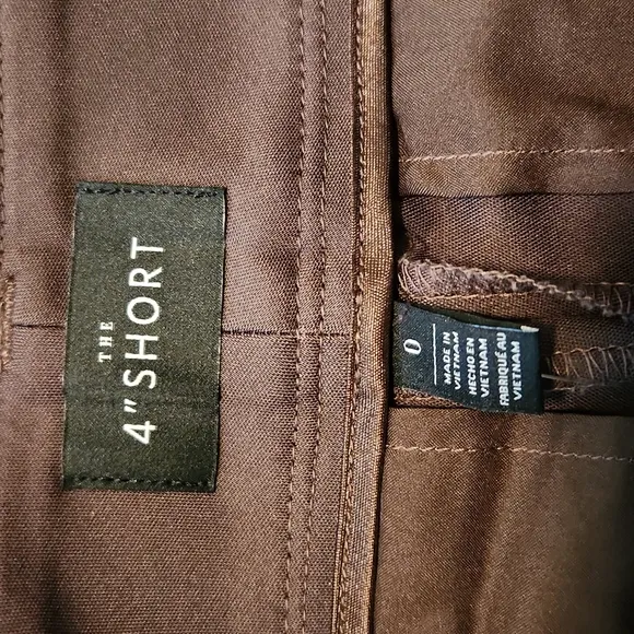 WHITE HOUSE BLACK MARKET DARK BROWN HIGH RISE 4 INCH CARGO SHORTS SIZE 0 NWT