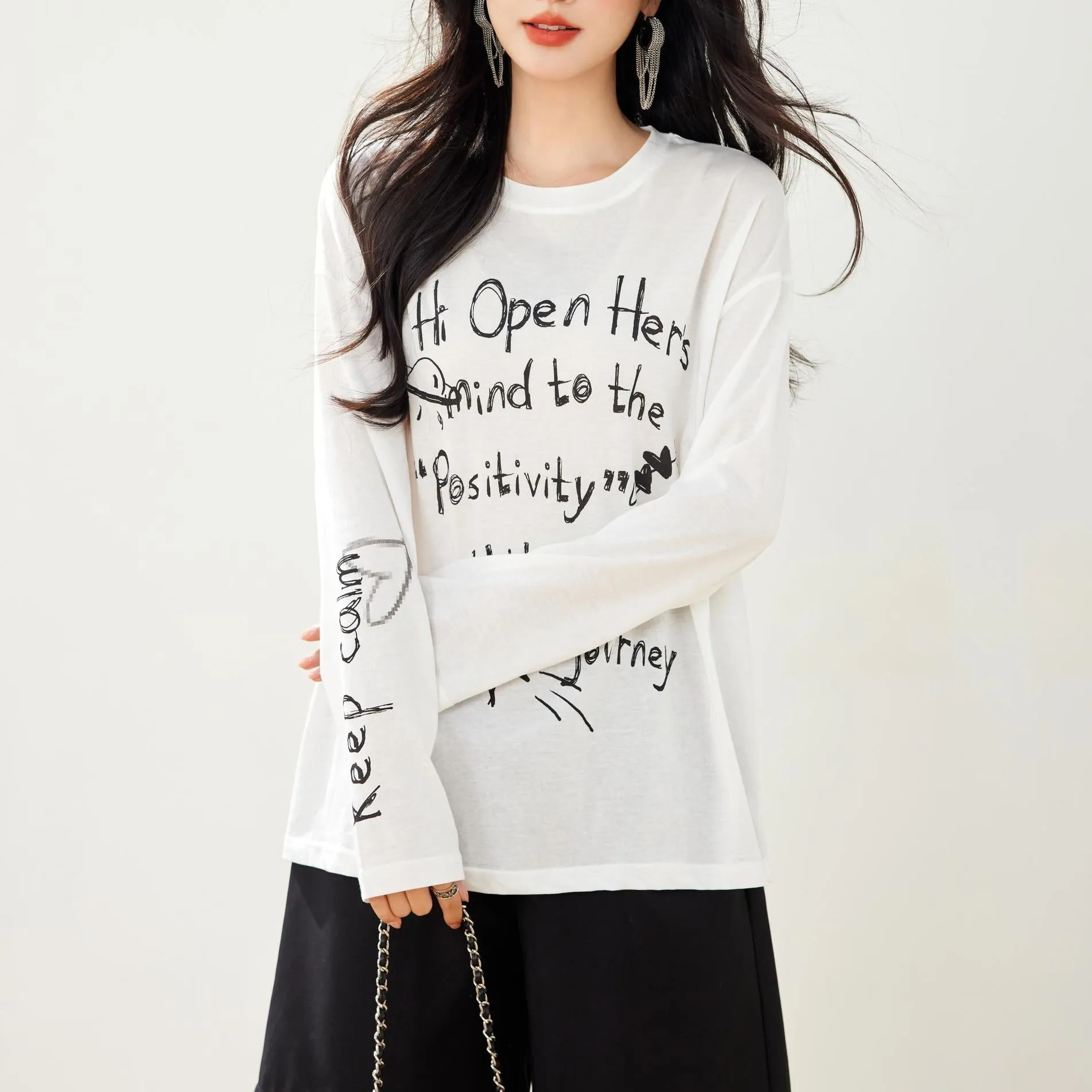 White T-Shirt with Graffiti and Round Neck Design