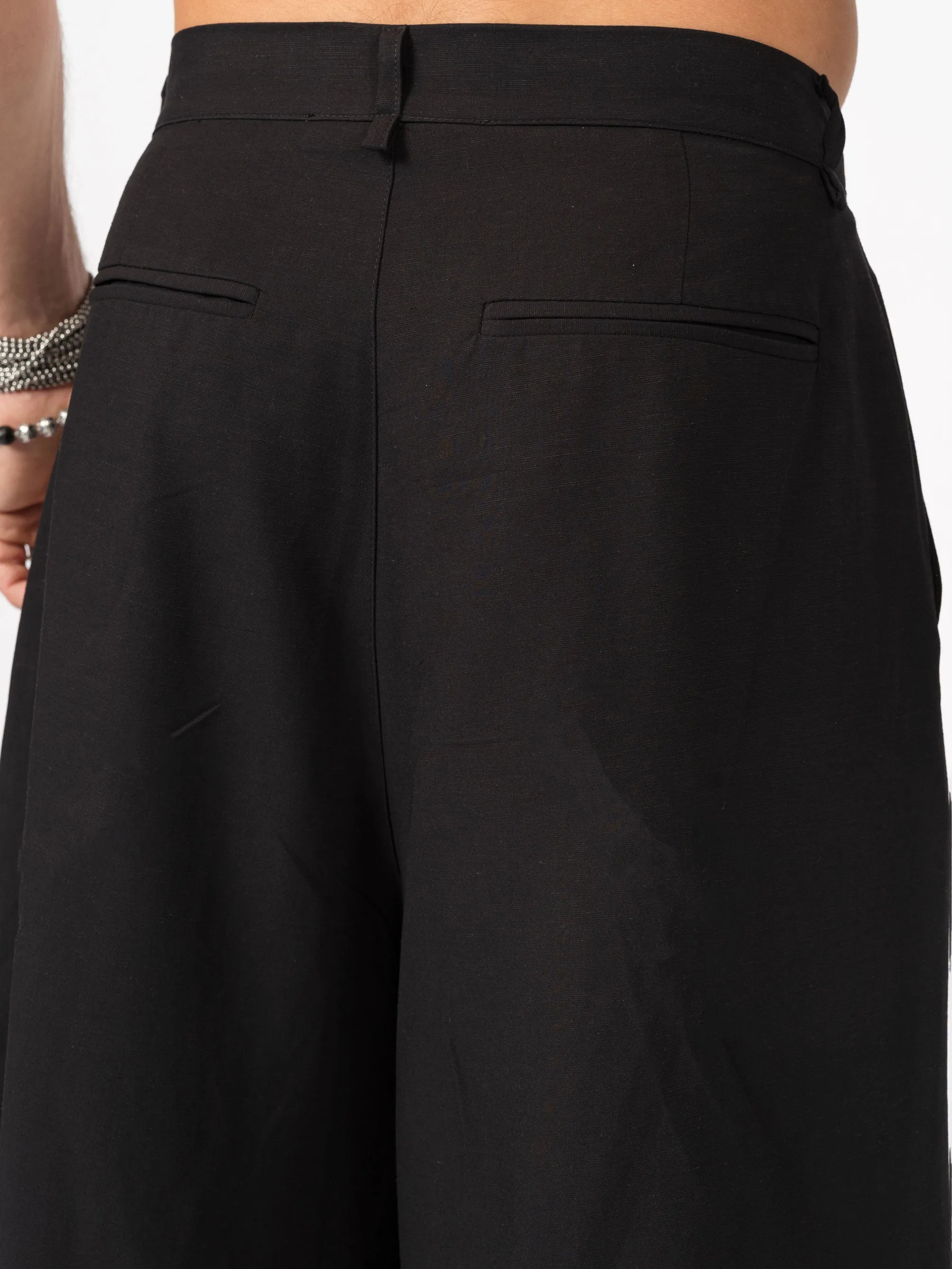 Wide-Leg Pleated  Shorts