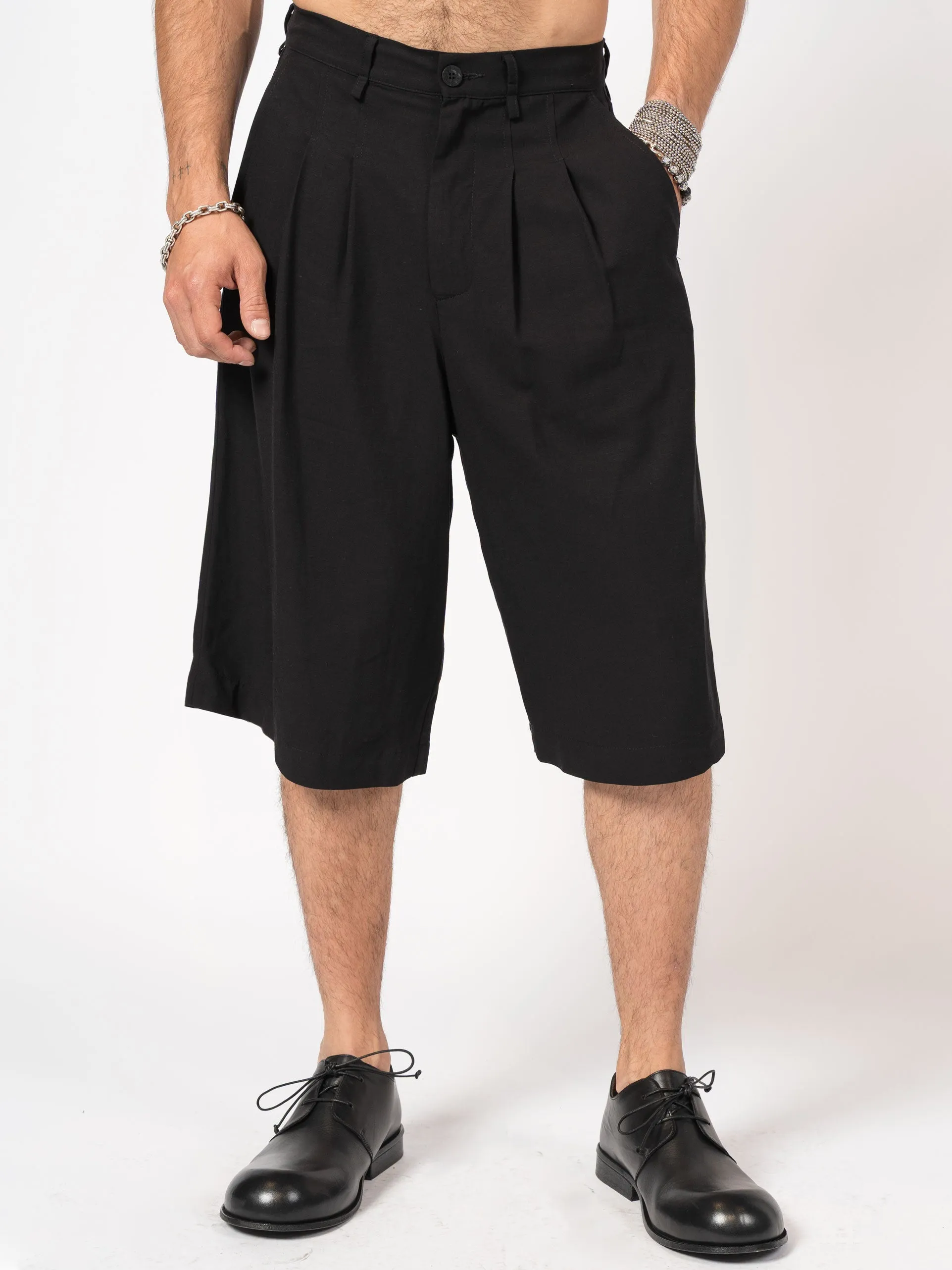 Wide-Leg Pleated  Shorts